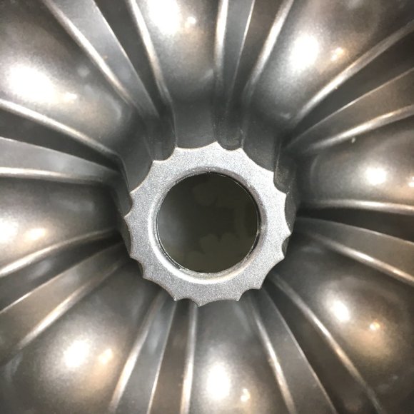 NORDIC WARE Fluted Tube Bundt Cake Pan Bakeware EUC - Picture 9 of 10